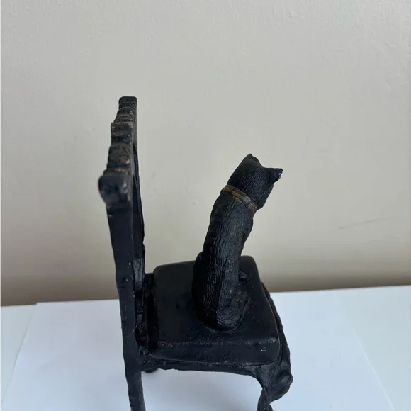 Vintage Black Cast Iron Cat on Chair Figurine. 8 1/4'' heavy 3LB 11.2 OZ